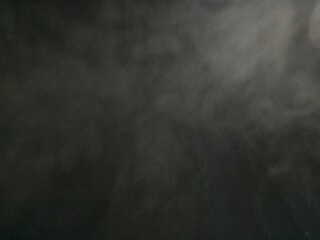 Obraz premium Smoke rises in dark space, creating a mysterious atmosphere in an indoor setting at night