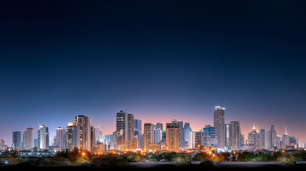 Obraz premium Moderne Skyline bei Nacht – Futuristische Stadtlandschaft mit Wolkenkratzern und Lichtern