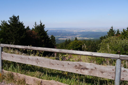Aussicht vom Gro&szlig;en Inselsberg im Th&uuml;ringer Wald am Rennsteig