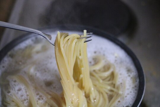 Close-up of freshly cooked spaghetti on a fork