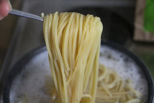 Close-up of freshly cooked spaghetti on a fork