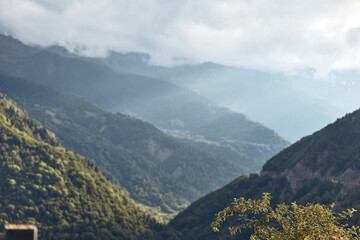 Obraz premium Mountain valley landscape with mist
