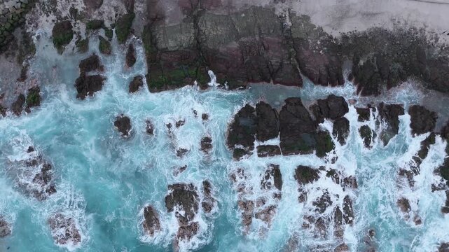 Costa Antofagasta oleaje piedras cenital Pac&iacute;fico Chile