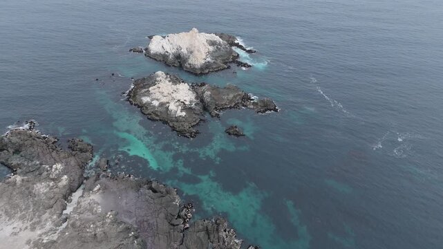 Islas rocas picado oceano Pac&iacute;fico Chile