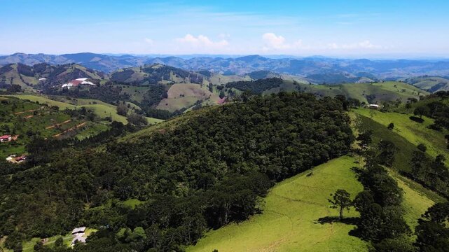 O Charme dos Chal&eacute;s nas Montanhas de Gon&ccedil;alves - Minas Gerais. The Charm of the Chalets in the Mountains of Gon&ccedil;alves - Minas Gerais