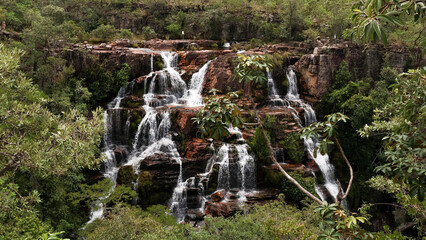 Waterfall flowing through rocks in a natural environment © Gustavo