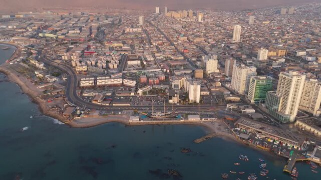 Iquique costanera ciudad Esmeralda pacifico Chile.