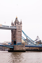 Obraz premium Tower Bridge spanning the River Thames, connecting central London with the South Bank, an iconic United Kingdom landmark