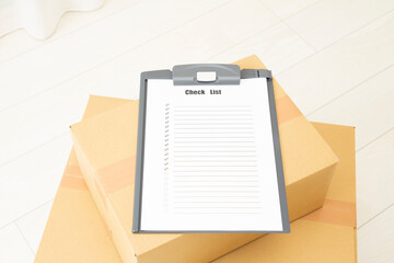 ダンボールとチェックリスト