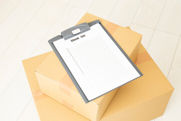 ダンボールとチェックリスト