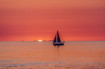 Fototapeta premium sailboat at sunset