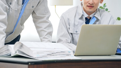 Obraz premium Group of workers meeting in an office