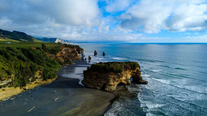 Naklejka premium The three sisters and elephant rock in New Zealand