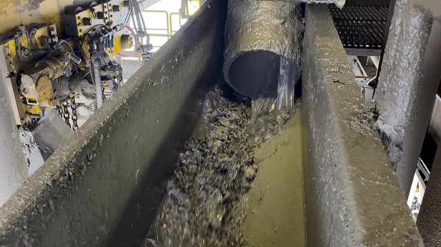 Return flow out of the flowline to monitor well during oil and gas well drilling on the offshore drilling rig
