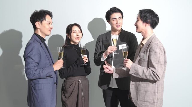 大人の社交・出会いのシーン