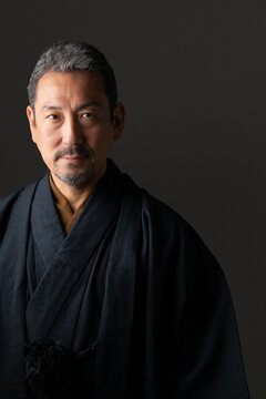 着物を着た男性