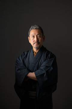 着物を着た男性