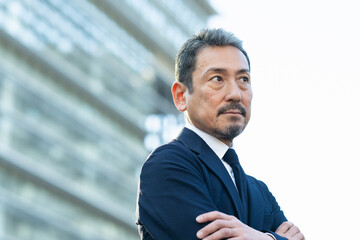 街を歩くビジネスマン