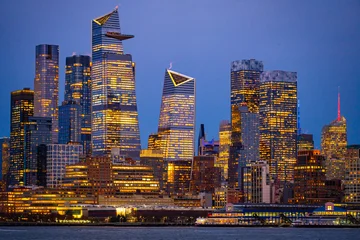 Fototapete Rund New York . New York City skyline over river. New York City illuminated buildings. New York City modern architecture. New York City downtown skyline.  © Volodymyr