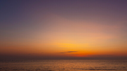 Obraz premium Soft morning light before sunrise with a calm sky and gentle color tones