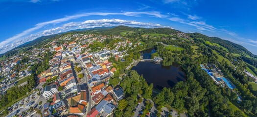 Grafenau, die &auml;lteste Stadt im Bayerischen Wald aus der Vogelperspektive