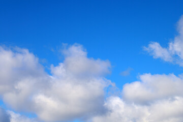 Naklejka premium Blue sky background with white cloud