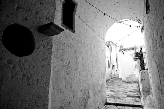 Italia in bianco e nero.Specchia, il borgo autentico.borgo medievale che conserva intatto il fascino del passato,Lecce,Puglia, Italia