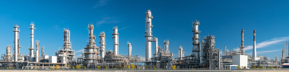 Obraz premium oil and gas refinery plant