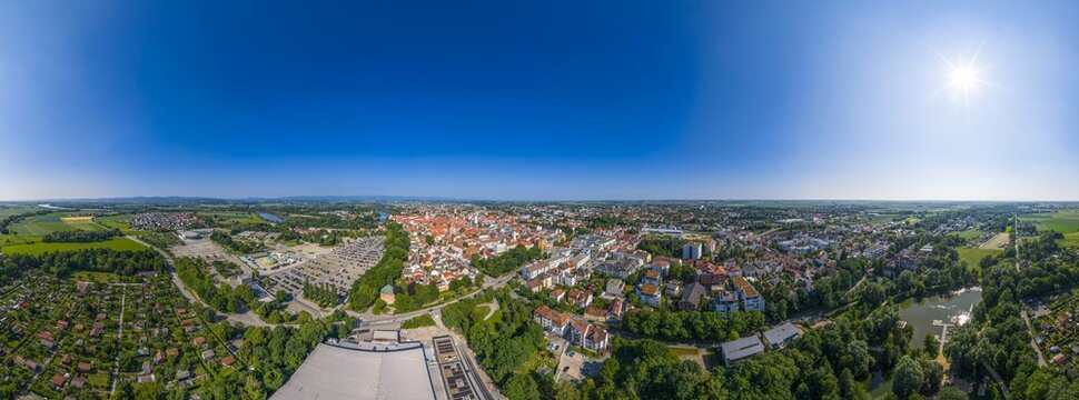 Ausblick auf Straubing, zentrale Stadt der G&auml;uboden-Landschaft in Ostbayern