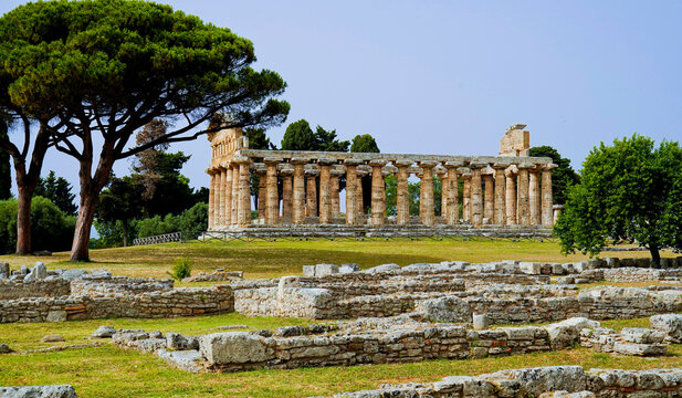 La magnificenza dei templi e degli scavi archeologici dell'antica citt&agrave; greca di Paestum, Italia, Campania, Salerno