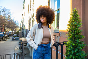 Young woman with afro hairstyle enjoying city life in manhattan