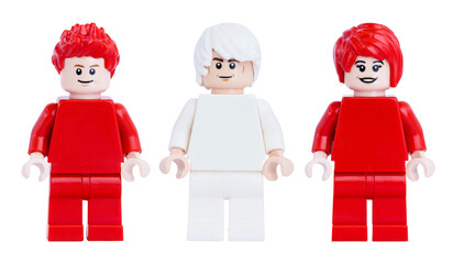 Obraz premium Dortmund - Deutschland 19. Januar 2026 - Lego Minifiguren in den Farben rot weiß und rot