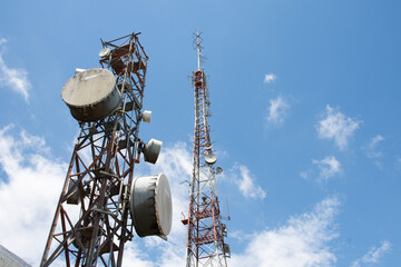telecommunication antennas transmission and reception on a clear day