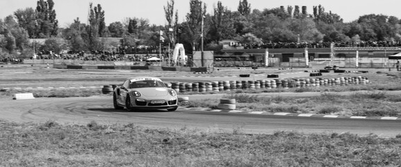 Obraz premium racing car. motorsport. circuit racing. dangerous moments on the track. high vehicle speed. sharp turn. demolition of wheels.