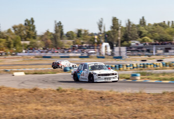 Obraz premium racing car. motorsport. circuit racing. dangerous moments on the track. high vehicle speed. sharp turn. demolition of wheels.