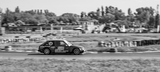 Obraz premium racing car. motorsport. circuit racing. dangerous moments on the track. high vehicle speed. sharp turn. demolition of wheels.