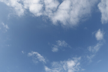 Obraz premium Blue Sky with White Clouds on a Sunny Day