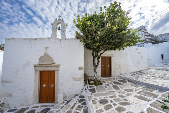 White Greek Orthodox Church, narrow streets of Parikia, Parikia, Paros, Cyclades, Greece