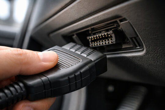 Connecting diagnostic tool to car's onboard diagnostic port