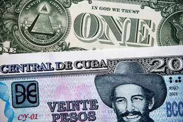 peso kubańskie i dolar amerykański,pieniądze  © Marcin Łazarczyk