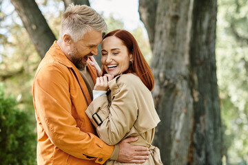 Fototapeta premium Couple enjoying a joyful walk in a vibrant green park on a lovely spring day