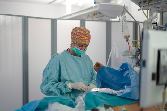 Female doctor inserting a central line in a hospital