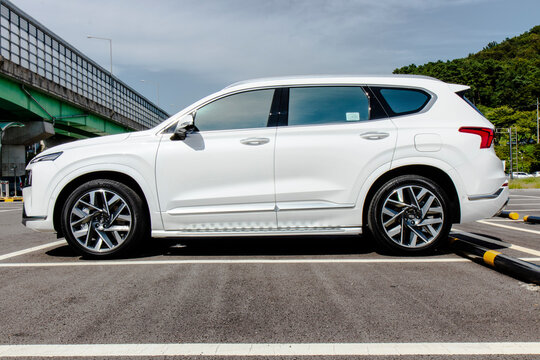September 26, 2021, Seoul, South Korea - White Hyundai Santa Fe 2.5T SUV parked on asphalt