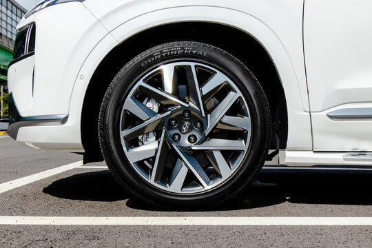 September 26, 2021, Seoul, South Korea - Close-up of the front wheel and tire of a white Hyundai Santa Fe 2.5T