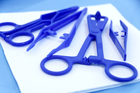 Medizinisches Einwegwerkzeug und Operationsbesteck