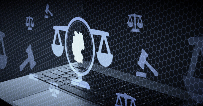 Derecho Alem&aacute;n y Justicia en la Uni&oacute;n Europea Concepto de Balanza Legal sobre Teclado de Ordenador Port&aacute;til con Fondo Digital de Hex&aacute;gonos y Simbolismo de Jurisprudencia de Alemania
