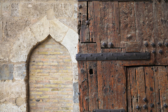 valencia puerta antigua de madera entrada a la ciudad por las murallas 4M0A7126-as26