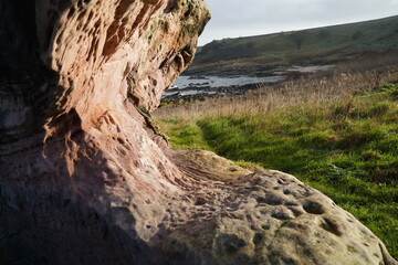Coastal walk boulder © Laetitia
