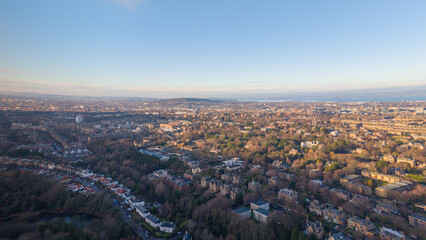 Fototapeta premium defaultThe sprawling urban carpet of Edinburgh: An aerial perspective over residential stone houses and local neighborhoods