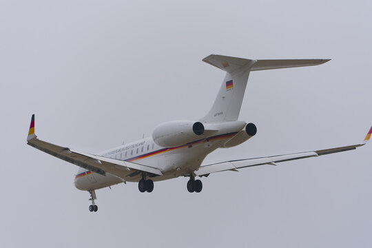 German Luftwaffe airplane type Bombardier Global 5000 9411 registration 14-03 landing at Swiss Z&uuml;rich Airport on a foggy winter day. Photo taken January 19th, 2026, Zurich, Switzerland.